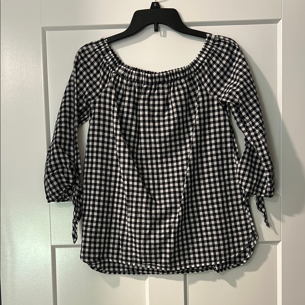 Crown & Ivy Black and White Smocked Blouse with 3/4 Sleeves - Size PP
